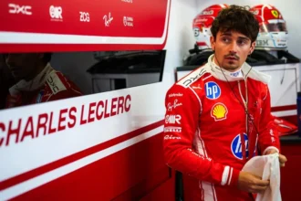 Charles Leclerc di garasi Ferrari setelah memperpanjang kontrak F1