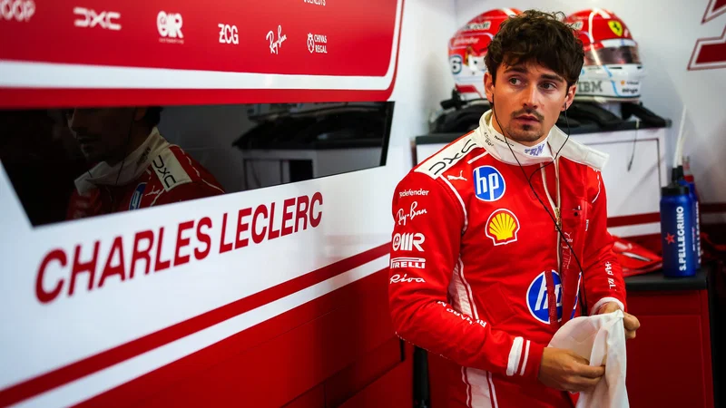 Charles Leclerc di garasi Ferrari setelah memperpanjang kontrak F1