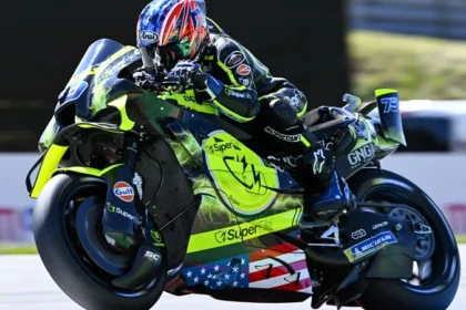 Ai Ogura memacu motor Trackhouse Aprilia pada sesi Practice MotoGP Ceko 2026 di Sirkuit Brno