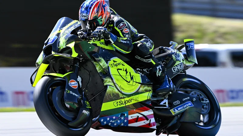 Ai Ogura memacu motor Trackhouse Aprilia pada sesi Practice MotoGP Ceko 2026 di Sirkuit Brno