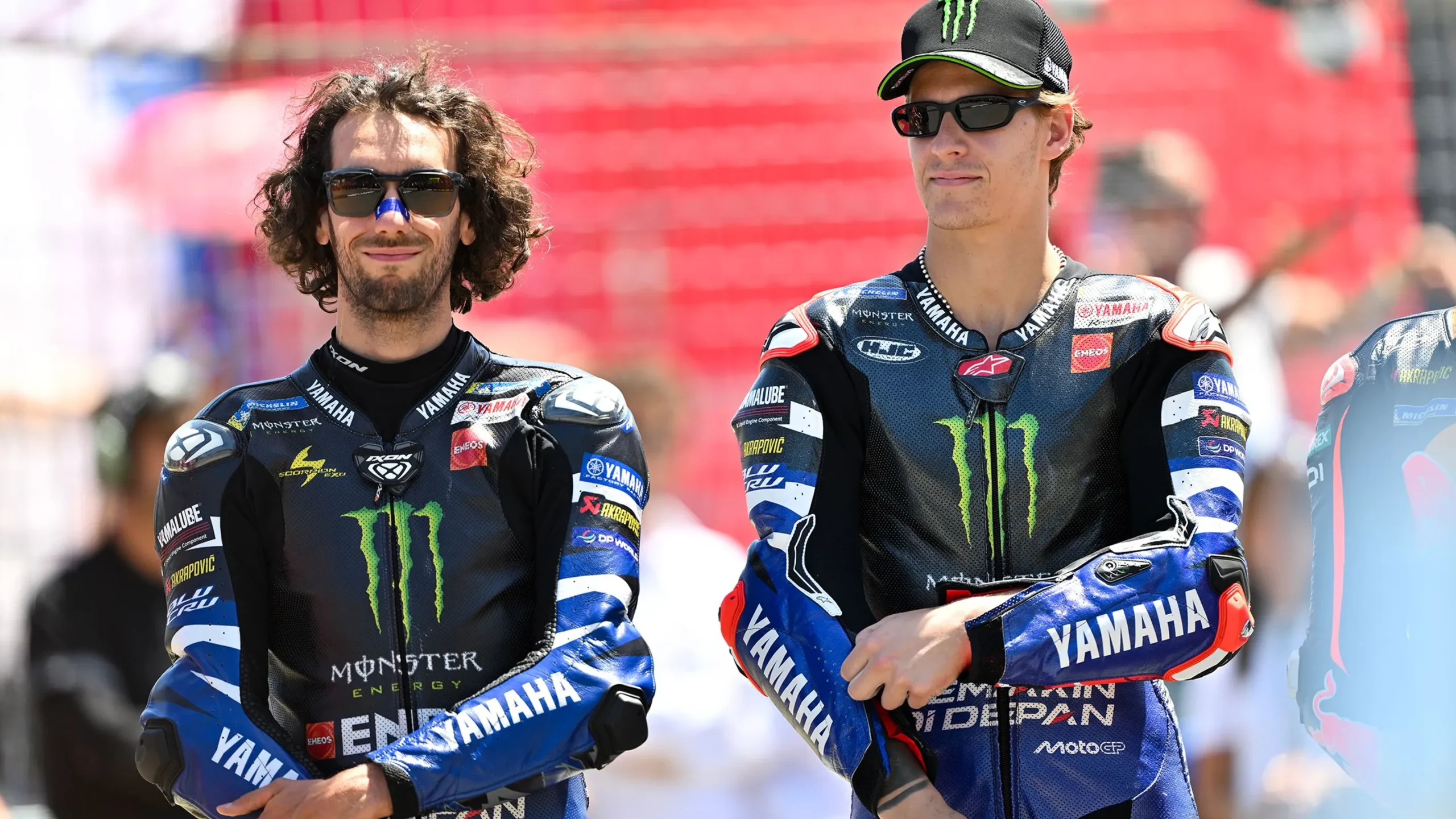 Fabio Quartararo dan Alex Rins mengenakan racing suit Monster Energy Yamaha MotoGP