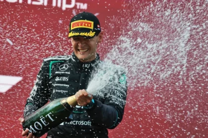 George Russell merayakan kemenangan di podium F1 GP Austria 2026