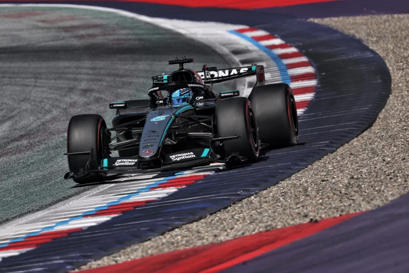 George Russell mengendarai mobil Mercedes di F1 GP Austria 2026