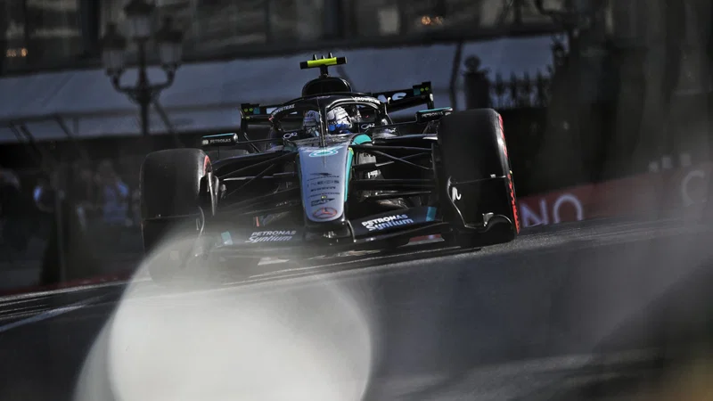 Kimi Antonelli mengendarai Mercedes pada F1 GP Monako