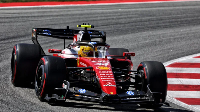Lewis Hamilton mengendarai mobil Ferrari di GP Barcelona Formula 1