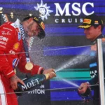 Lewis Hamilton merayakan kemenangan perdana bersama Ferrari di podium F1 GP Barcelona 2026 bersama Lando Norris