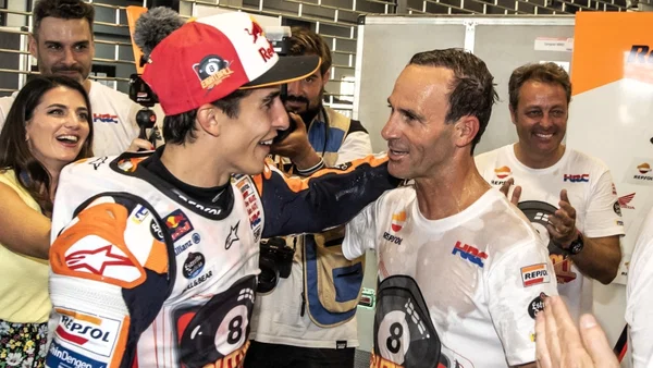 Marc Marquez bersama kru Honda saat masih memperkuat Repsol Honda di MotoGP