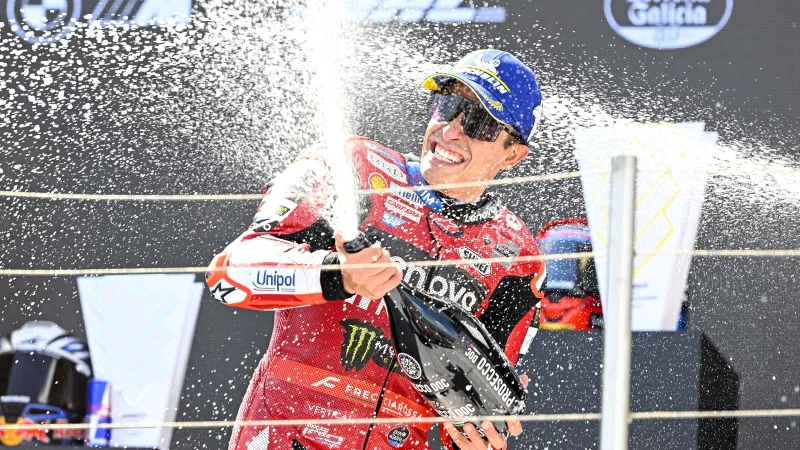 Marc Marquez merayakan kemenangan MotoGP Hungaria 2026 setelah meraih kemenangan Grand Prix ke-100