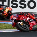 Marc Marquez memimpin di depan Pedro Acosta pada Sprint Race MotoGP Hungaria 2026