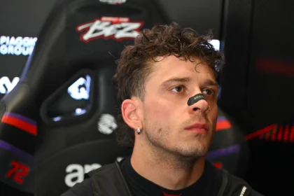 Marco Bezzecchi di garasi Aprilia setelah crash MotoGP Belanda 2026
