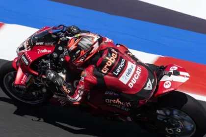 Nicolo Bulega memacu Ducati Panigale V4 R di WorldSBK Misano 2026