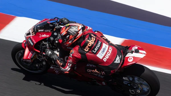 Nicolo Bulega memacu Ducati Panigale V4 R di WorldSBK Misano 2026