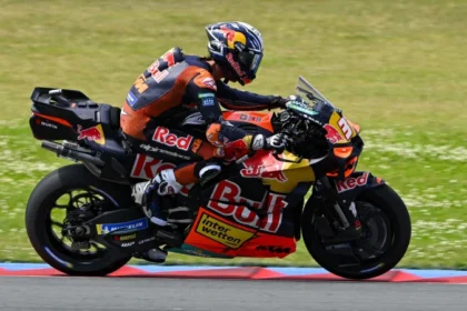 Pedro Acosta membalap dengan motor Red Bull KTM di MotoGP Belanda 2026