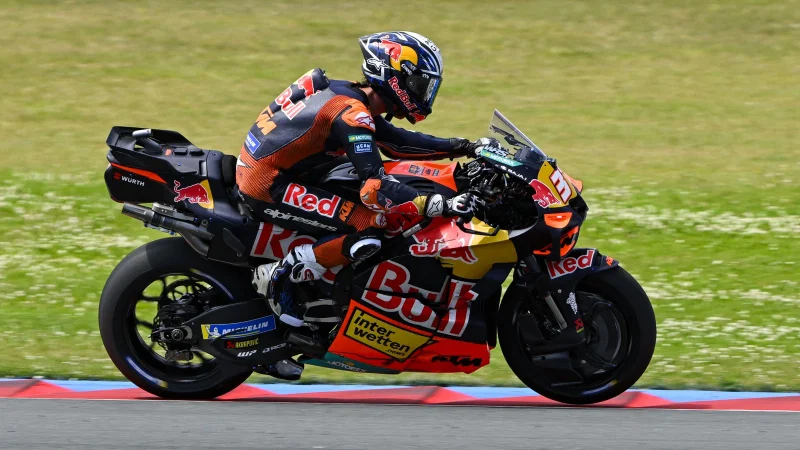 Pedro Acosta membalap dengan motor Red Bull KTM di MotoGP Belanda 2026