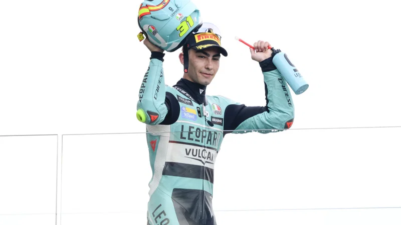Adrian Fernandez bersama Leopard Racing pada musim Moto3 2026