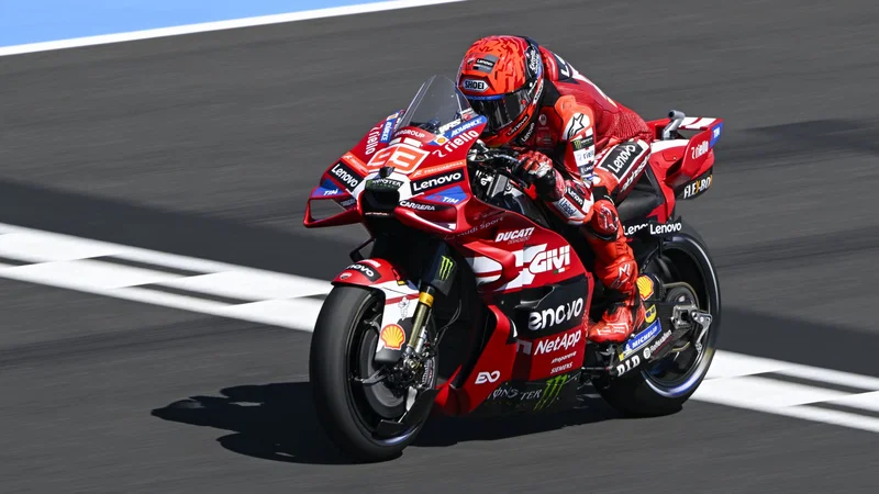 Marc Marquez merebut pole position MotoGP Hungaria 2026 bersama Ducati Lenovo
