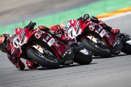 Nicolo Bulega dan Iker Lecuona berduel di WSBK Misano