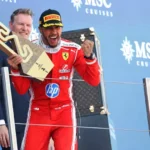 Lewis Hamilton merayakan kemenangan bersama Ferrari di podium GP Barcelona