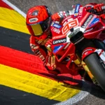 Marc Marquez memacu Ducati Lenovo saat meraih pole position pada sesi Kualifikasi MotoGP Jerman 2026 di Sirkuit Sachsenring.