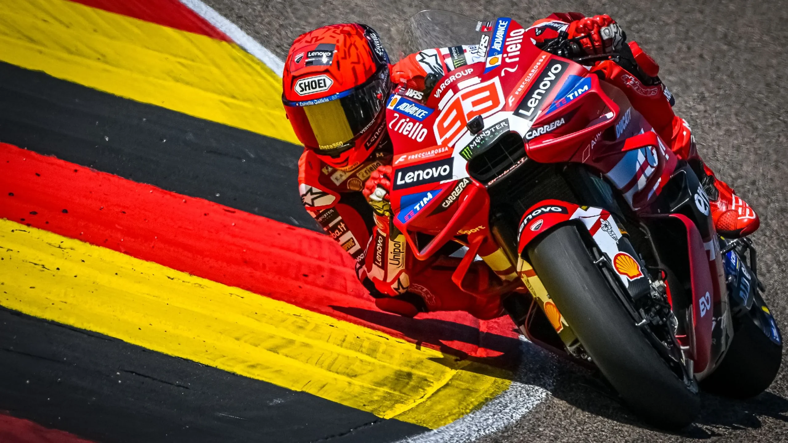 Marc Marquez memacu Ducati Lenovo saat meraih pole position pada sesi Kualifikasi MotoGP Jerman 2026 di Sirkuit Sachsenring.