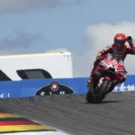 Marc Marquez merayakan kemenangan Sprint Race MotoGP Jerman 2026 di Sirkuit Sachsenring bersama Ducati Lenovo.