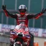 Marc Marquez merayakan kemenangan MotoGP Jerman 2026 bersama Ducati Lenovo di Sachsenring.