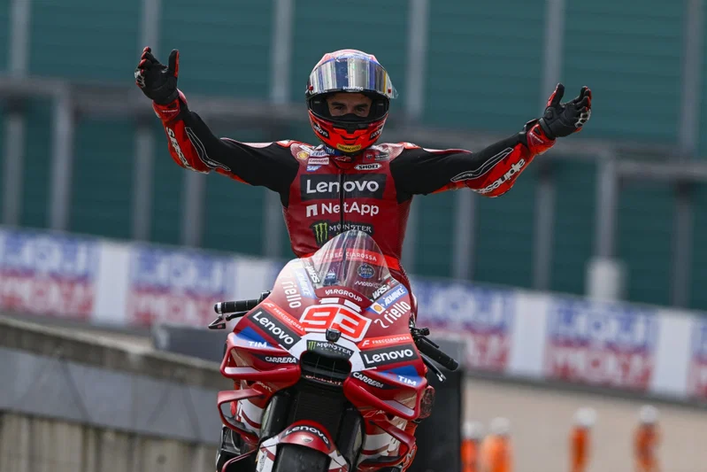 Marc Marquez merayakan kemenangan MotoGP Jerman 2026 bersama Ducati Lenovo di Sachsenring.