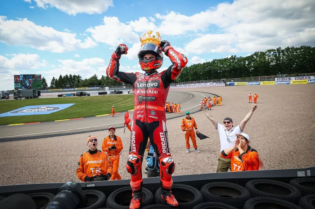 Marc Marquez merayakan kemenangan MotoGP Jerman 2026 di Sachsenring