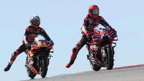 Marc Marquez dan Pedro Acosta dalam balapan MotoGP Aragon 2026.