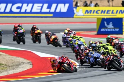 Marc Marquez memimpin rombongan pembalap pada balapan MotoGP Aragon 2026.