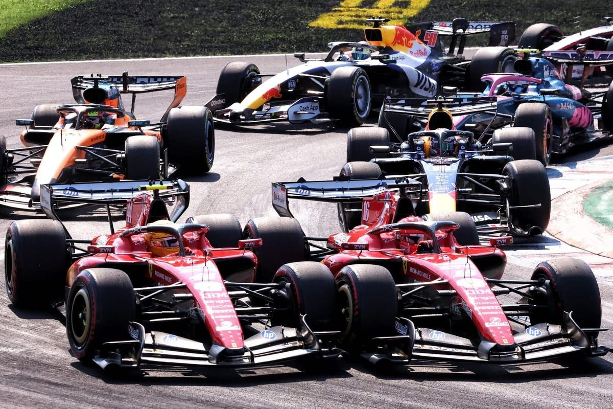 Charles Leclerc dan Lewis Hamilton bertarung pada lap pertama F1 GP Italia 2026 di Monza