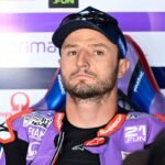 Jack Miller duduk di garasi Prima Pramac Yamaha pada musim MotoGP 2026