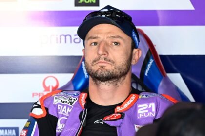 Jack Miller duduk di garasi Prima Pramac Yamaha pada musim MotoGP 2026