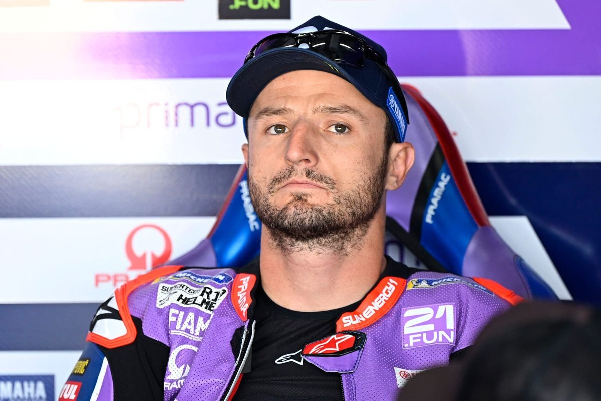 Jack Miller duduk di garasi Prima Pramac Yamaha pada musim MotoGP 2026