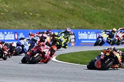 Pedro Acosta memimpin rombongan dalam Sprint MotoGP Austria 2026