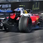 Lewis Hamilton mengendarai Ferrari SF-26 yang rusak setelah kecelakaan FP3 F1 GP Spanyol 2026 di Madrid