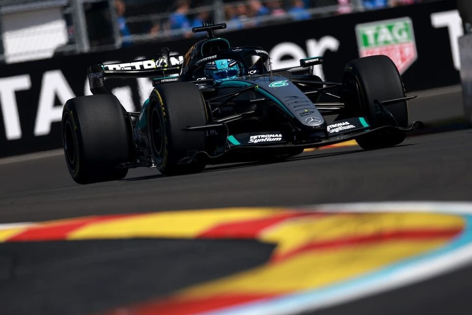 George Russell mengendarai Mercedes pada FP1 F1 GP Spanyol 2026 di Sirkuit Madring