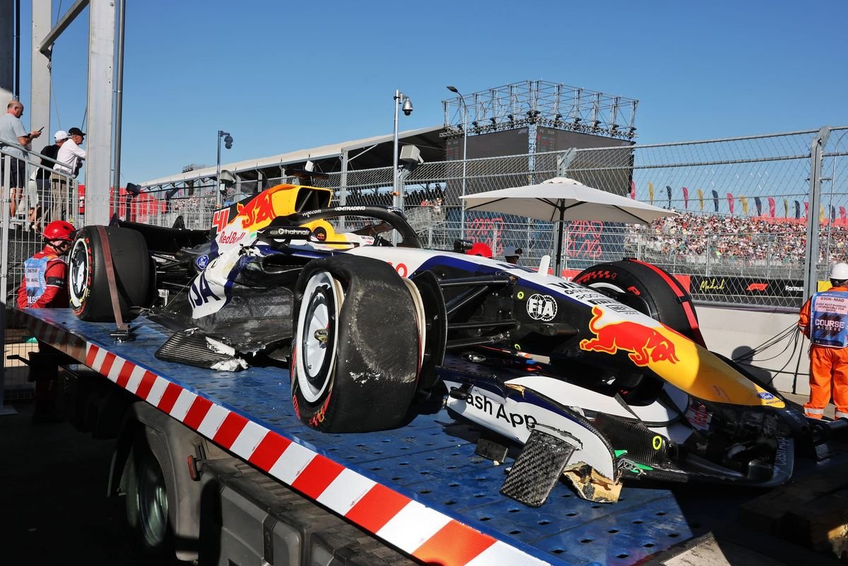 Mobil Racing Bulls Arvid Lindblad rusak setelah kecelakaan FP2 F1 GP Spanyol 2026 di Madring