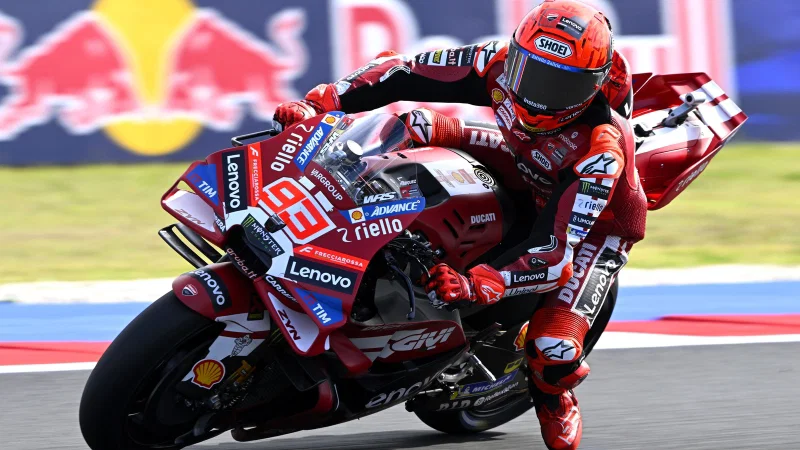 Marc Marquez mengendarai Ducati saat memenangkan Sprint MotoGP Misano 2026