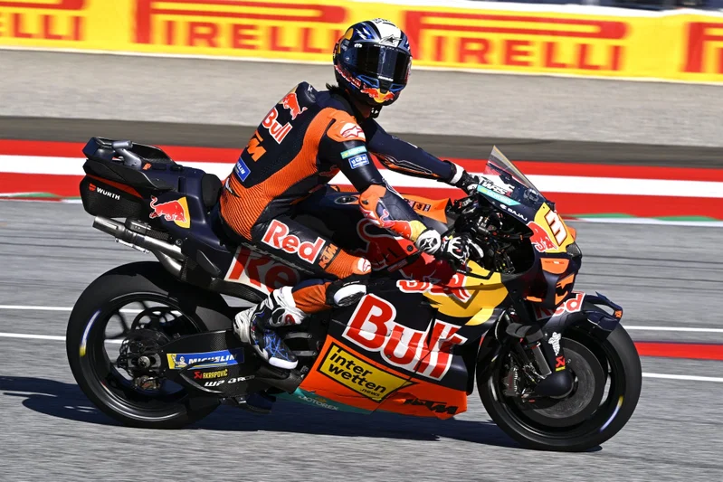Pedro Acosta mengendarai motor KTM pada Sprint MotoGP Austria 2026