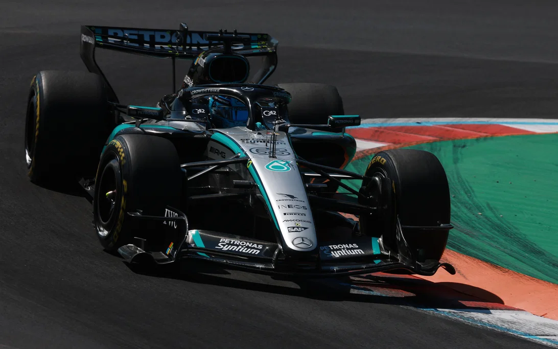 George Russell mengendarai Mercedes pada FP2 F1 GP Italia 2026 di Sirkuit Monza