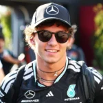 Kimi Antonelli mengenakan atribut Mercedes menjelang F1 GP Italia 2026