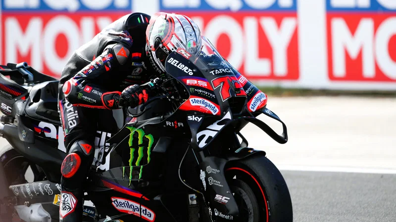 Marco Bezzecchi mengendarai Aprilia RS-GP setelah merebut pole position MotoGP Misano 2026