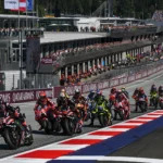 Para pebalap MotoGP meninggalkan grid di Red Bull Ring menjelang tes ban Pirelli Austria 2026