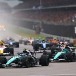 Deretan mobil Formula 1 berlomba di lintasan pada musim F1 2026