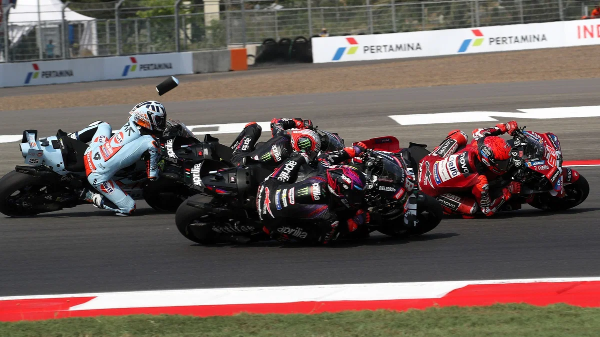 Insiden Raul Fernandez dan Marco Bezzecchi di Tikungan 1 saat Sprint MotoGP Mandalika 2026