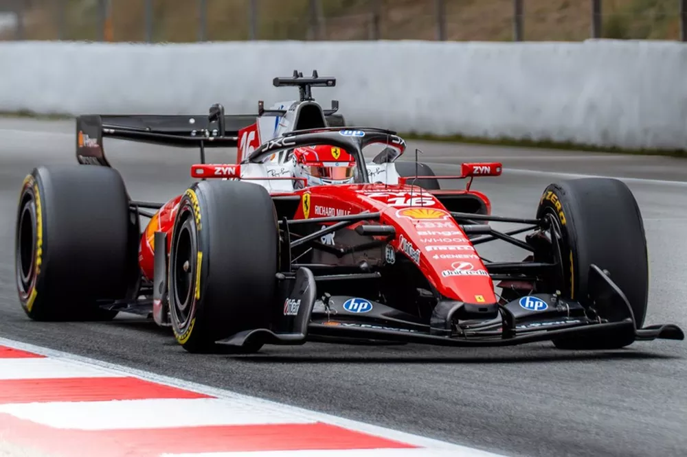 Charles Leclerc bersama Scuderia Ferrari pada musim F1 2026